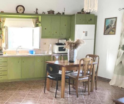 Elena's Near Airport And Apartment Artemida (Attica)