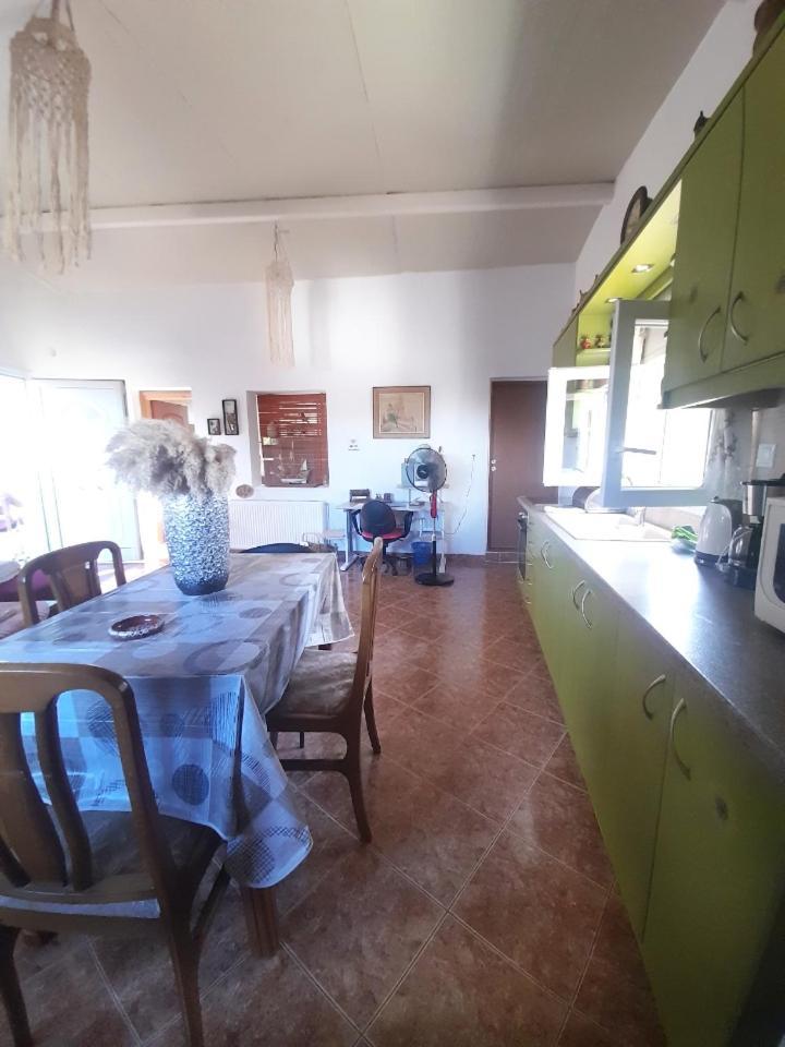 Elena's Near Airport And Apartment Artemida (Attica)